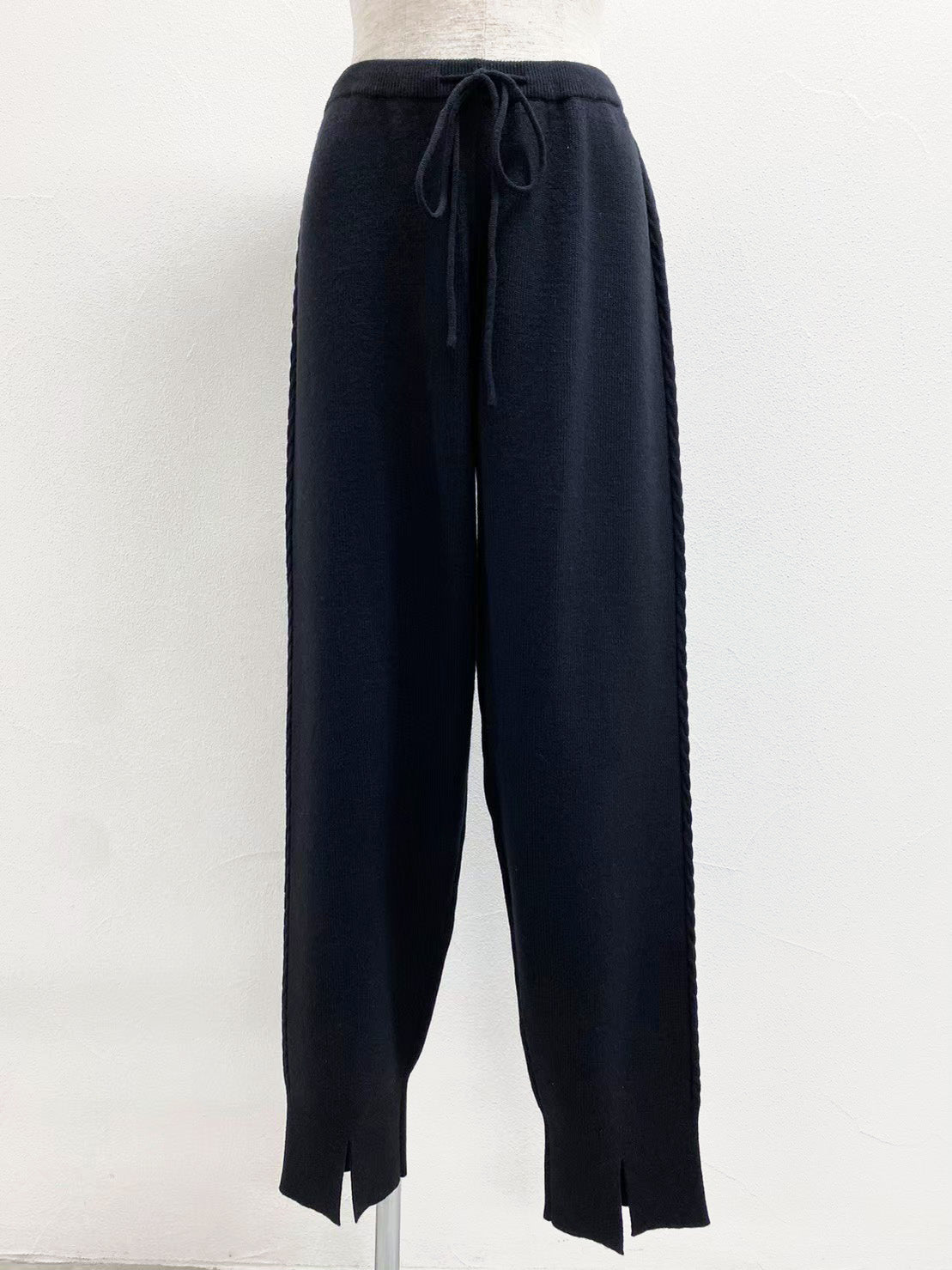 cable line knit jogger
