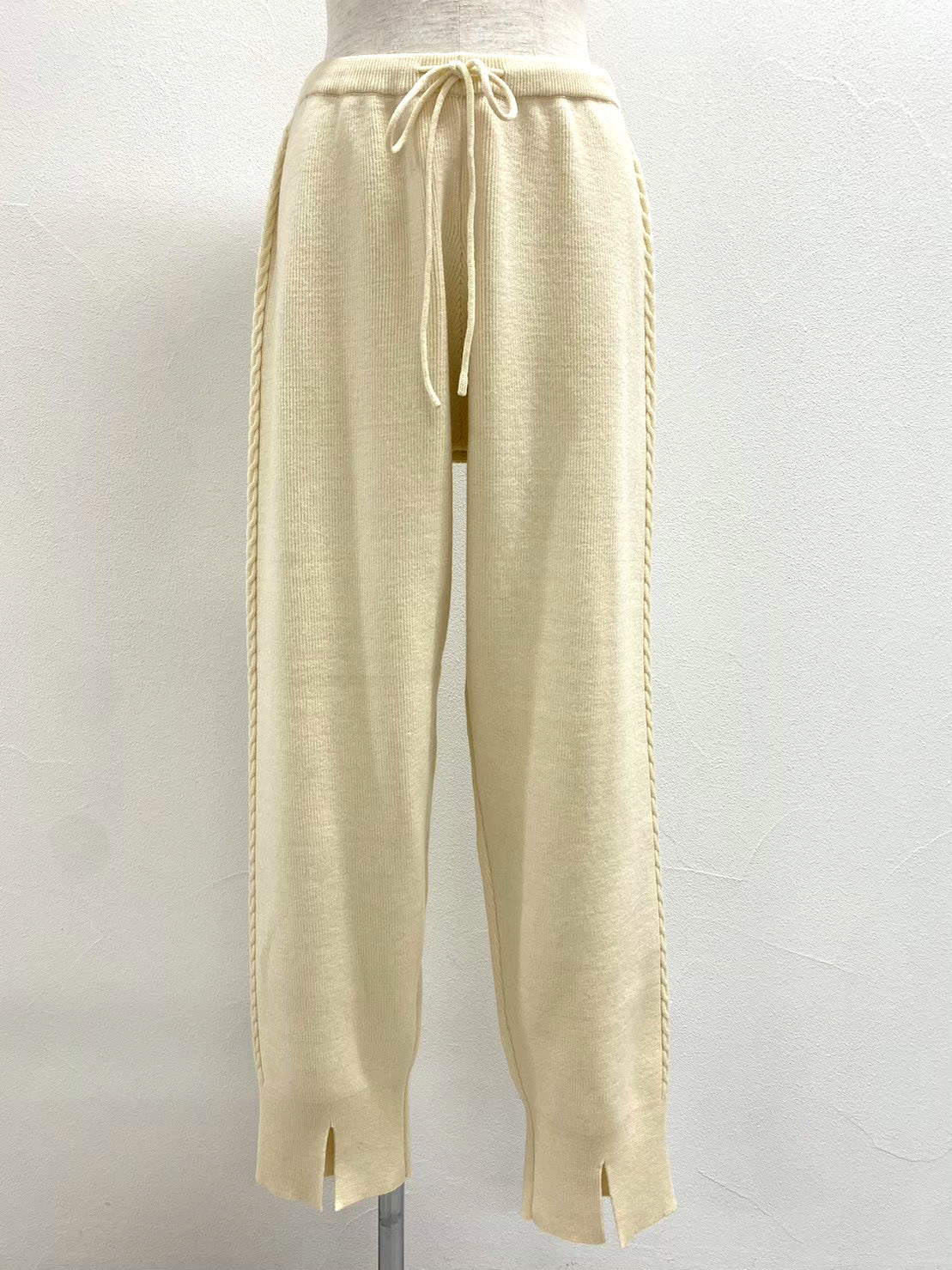 cable line knit jogger