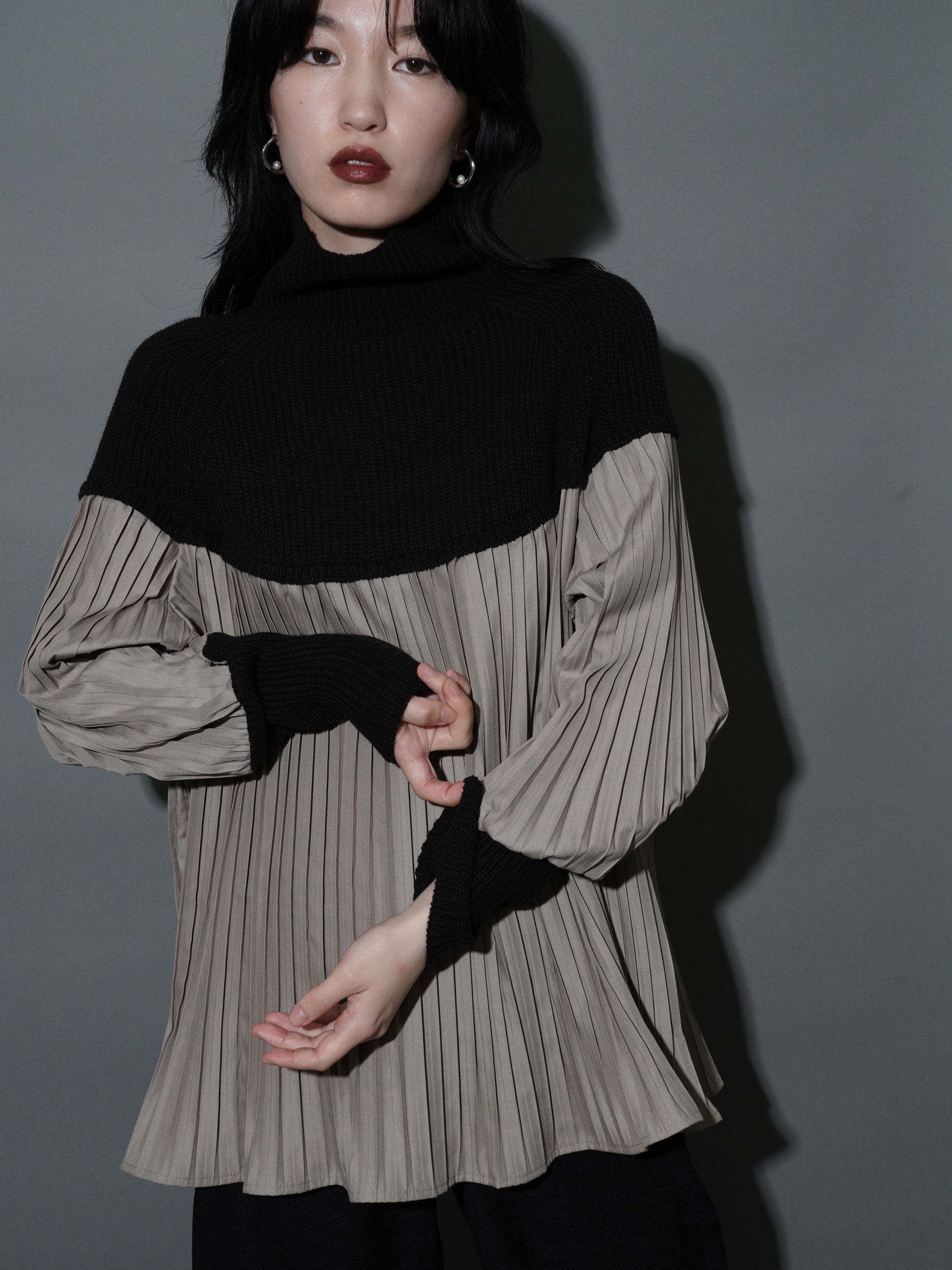 pleats×high necked knit blouse