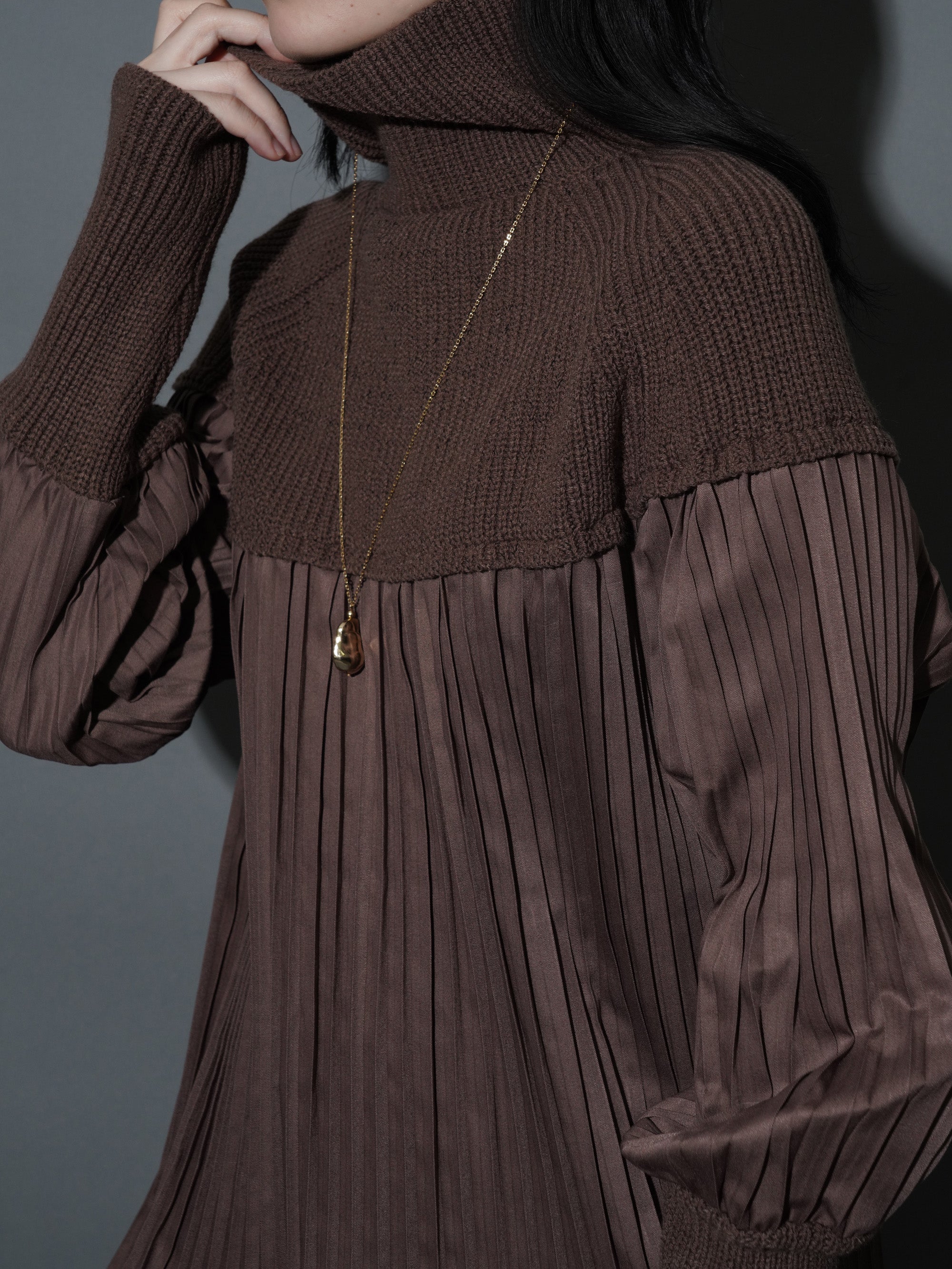 pleats×high necked knit blouse