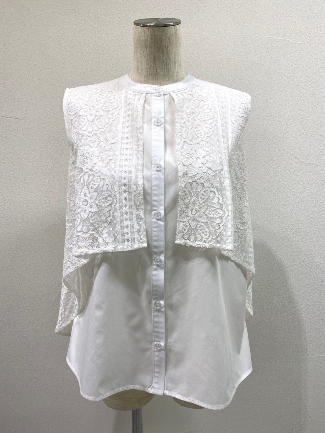 lace layer no sleeve blouse